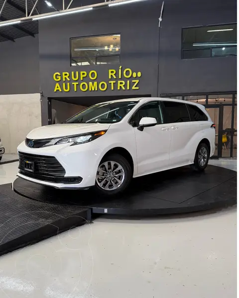 Foto Toyota Sienna HEV LE usado (2025) color Blanco precio $898,000