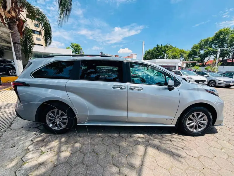 toyota sienna-hev
