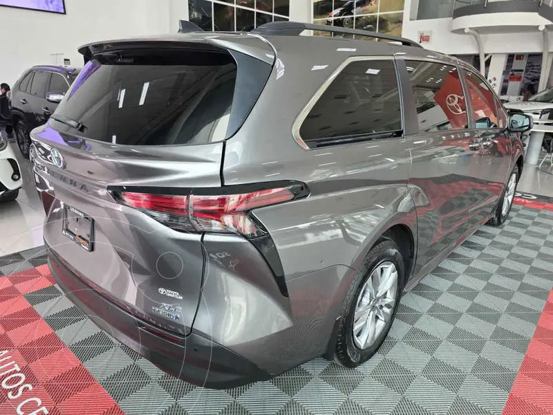 toyota sienna-hev