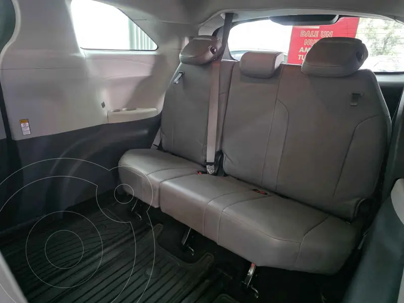 toyota sienna-hev