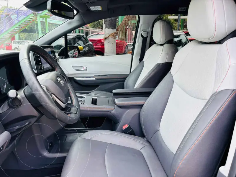 toyota sienna-hev