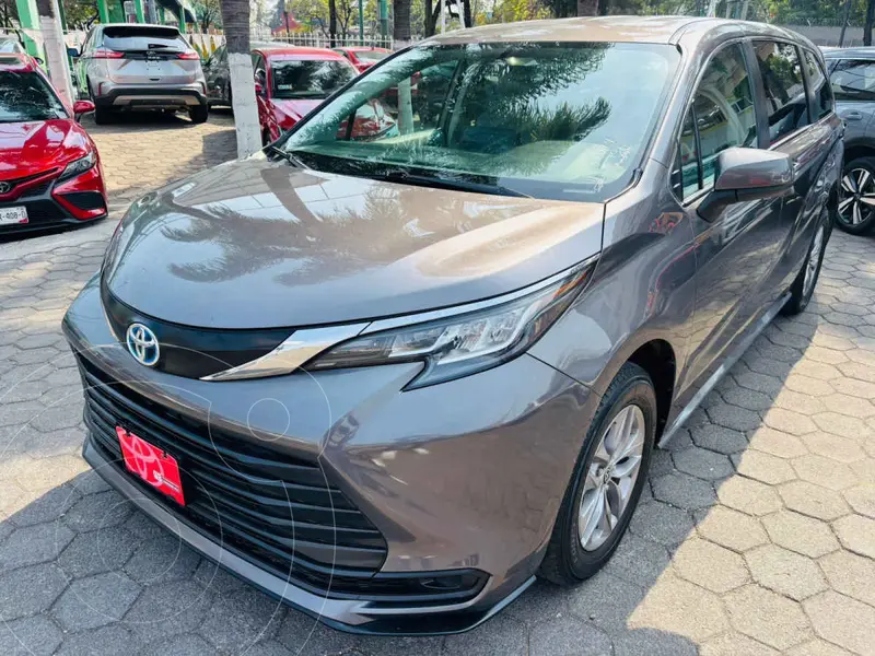 Foto Toyota Sienna HEV LE usado (2021) color Gris financiado en mensualidades(enganche $168,506 mensualidades desde $14,967)