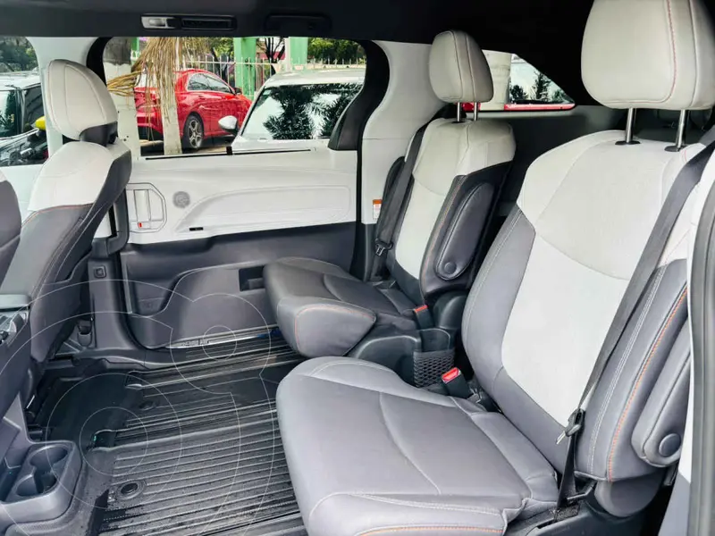 toyota sienna-hev