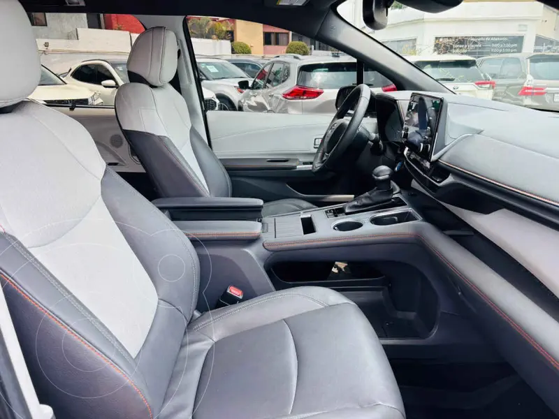 toyota sienna-hev