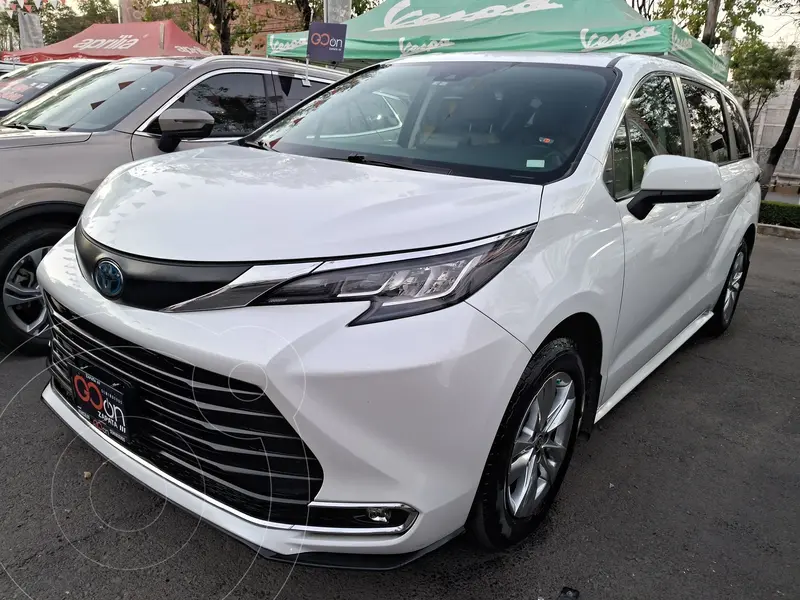 Foto Toyota Sienna HEV XLE Piel usado (2022) color Blanco financiado en mensualidades(enganche $201,650 mensualidades desde $15,420)