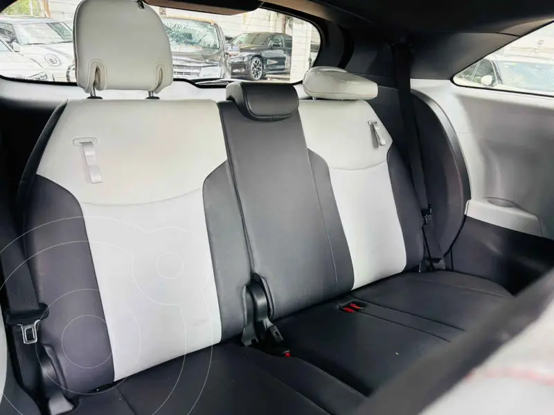 toyota sienna-hev