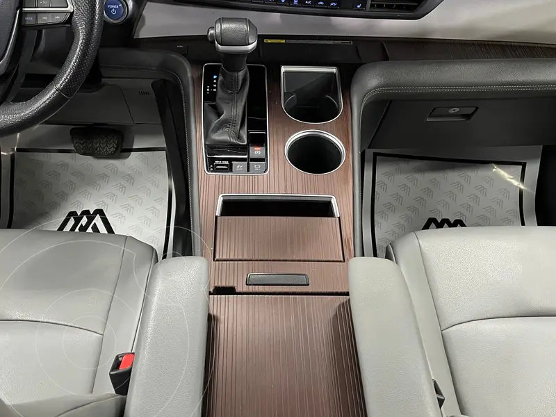 toyota sienna-hev