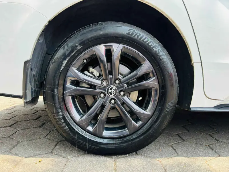 toyota sienna-hev