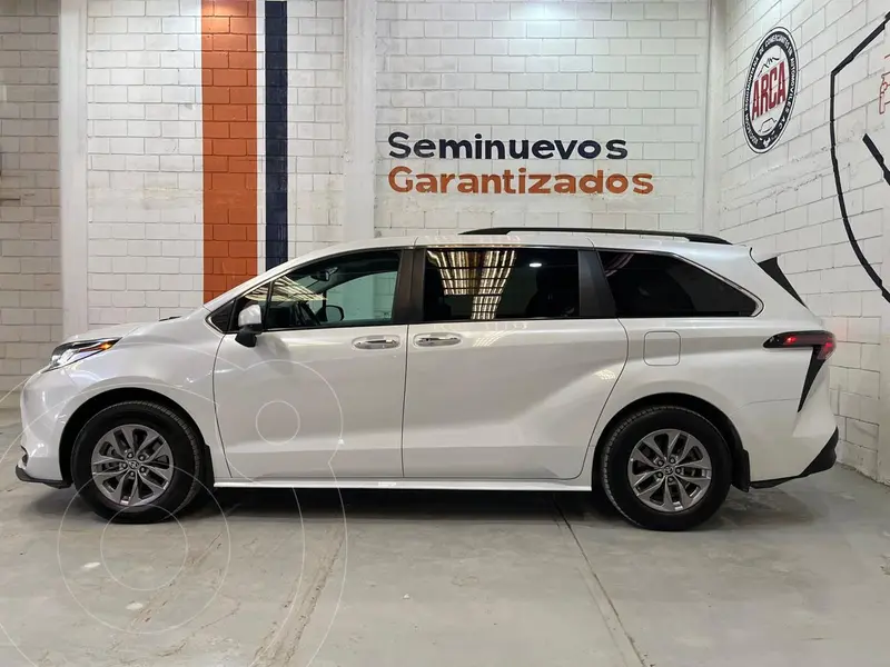 toyota sienna-hev