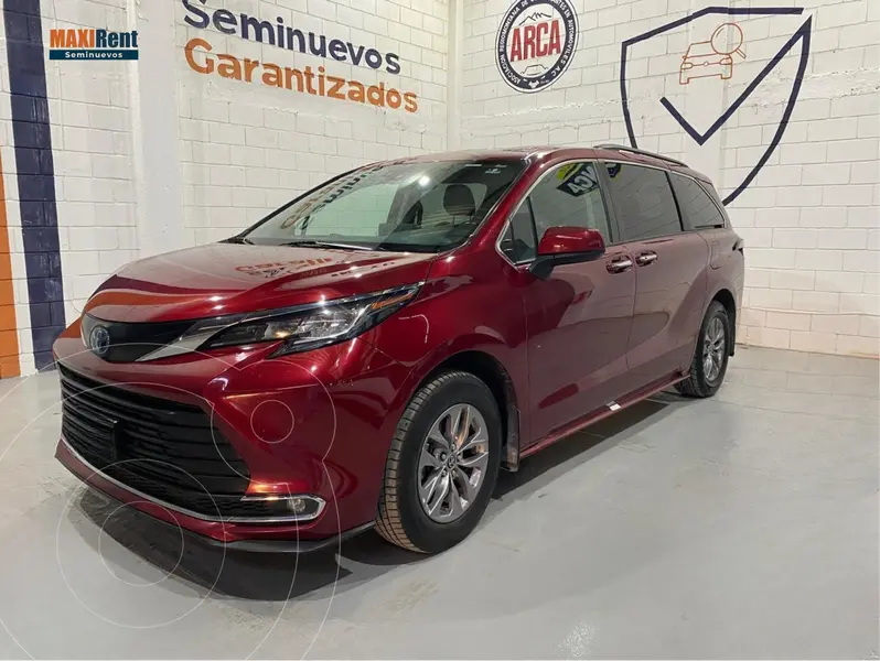 Foto Toyota Sienna HEV XLE usado (2022) color Rojo precio $599,000