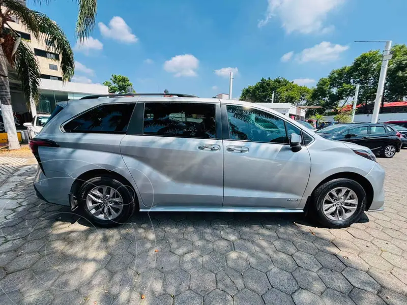 toyota sienna-hev