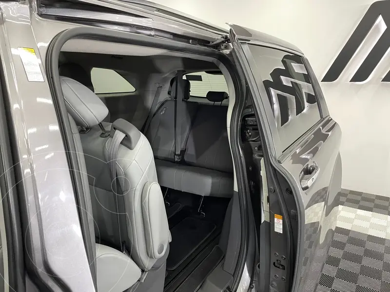 toyota sienna-hev
