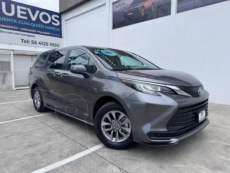 Foto Toyota Sienna HEV LE usado (2021) color Gris Oscuro precio $584,900