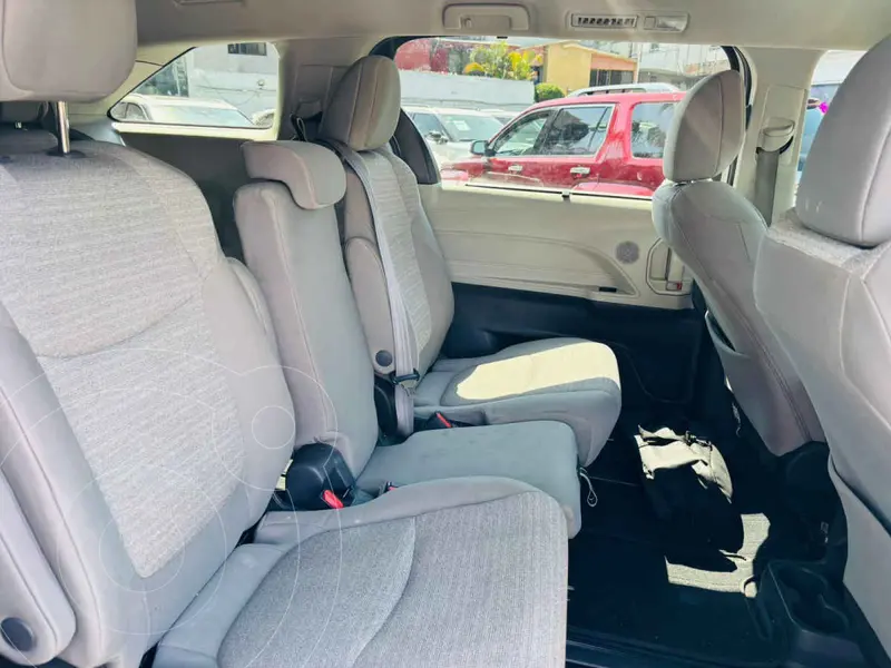 toyota sienna-hev