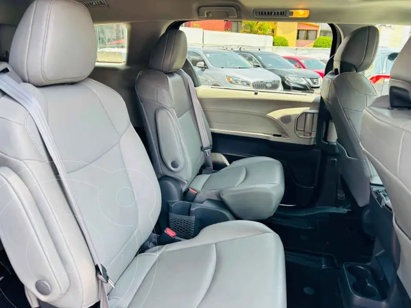 toyota sienna-hev