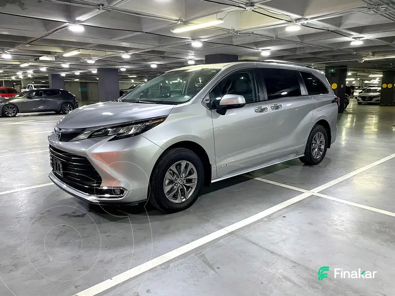 Foto Toyota Sienna HEV XLE Piel usado (2021) color plateado precio $685,000