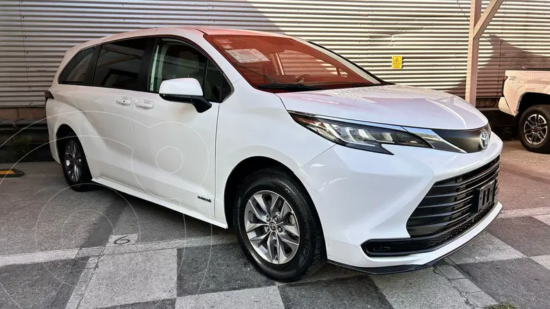 Foto Toyota Sienna HEV LE usado (2021) color Blanco precio $570,000