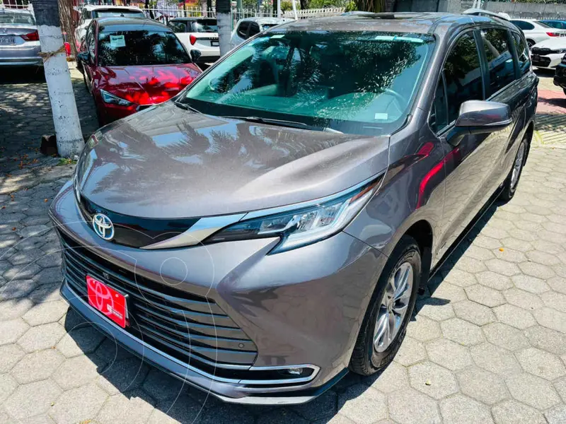 Foto Toyota Sienna HEV Limited usado (2021) color Gris precio $647,000