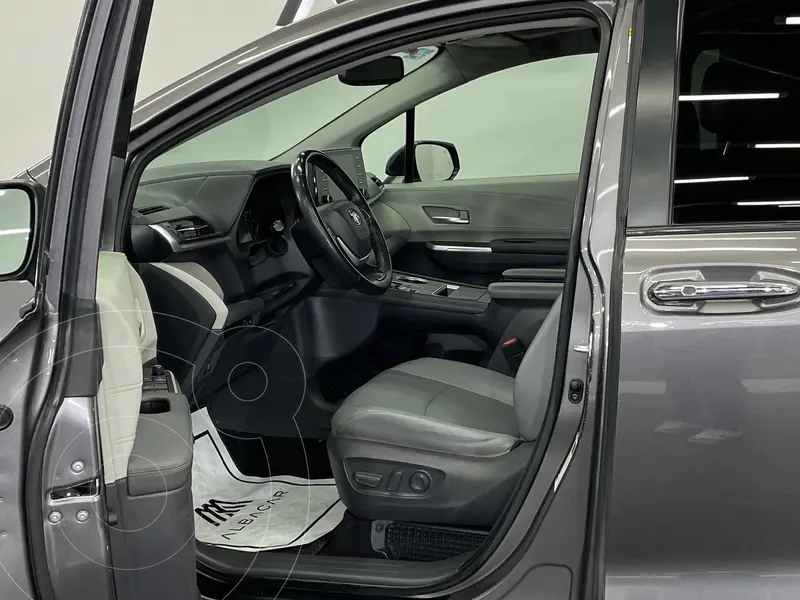 toyota sienna-hev