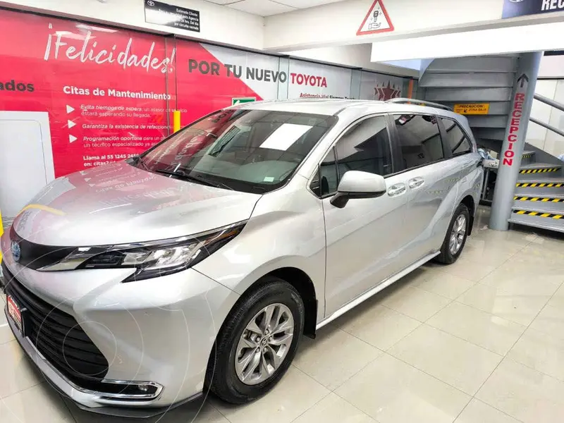 Foto Toyota Sienna HEV XLE usado (2022) color Plata financiado en mensualidades(enganche $175,802 mensualidades desde $17,343)