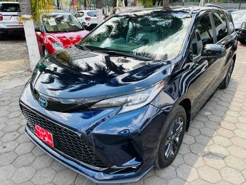 Foto Toyota Sienna HEV XSE usado (2025) color Azul financiado en mensualidades(enganche $266,062 mensualidades desde $23,632)
