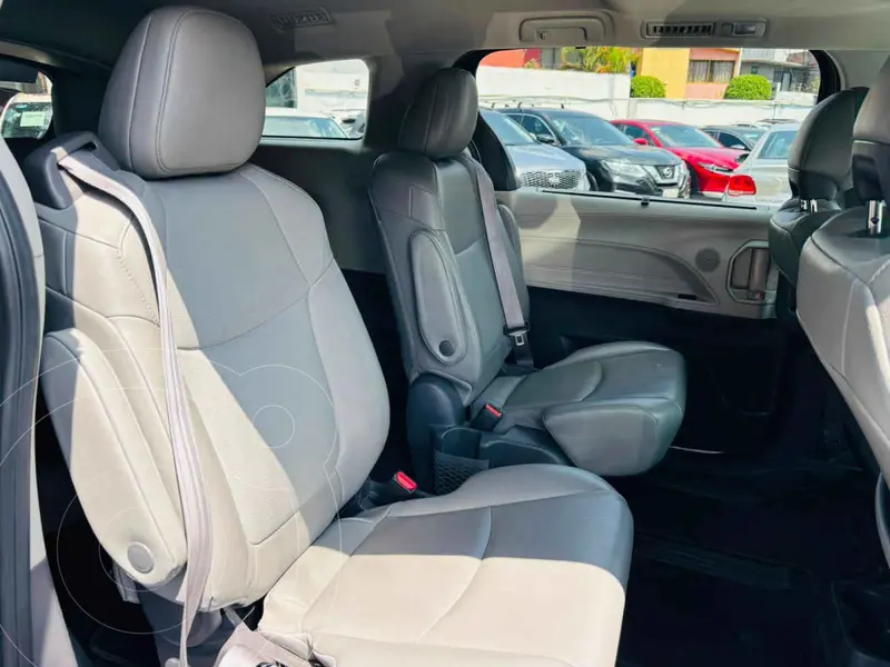 toyota sienna-hev