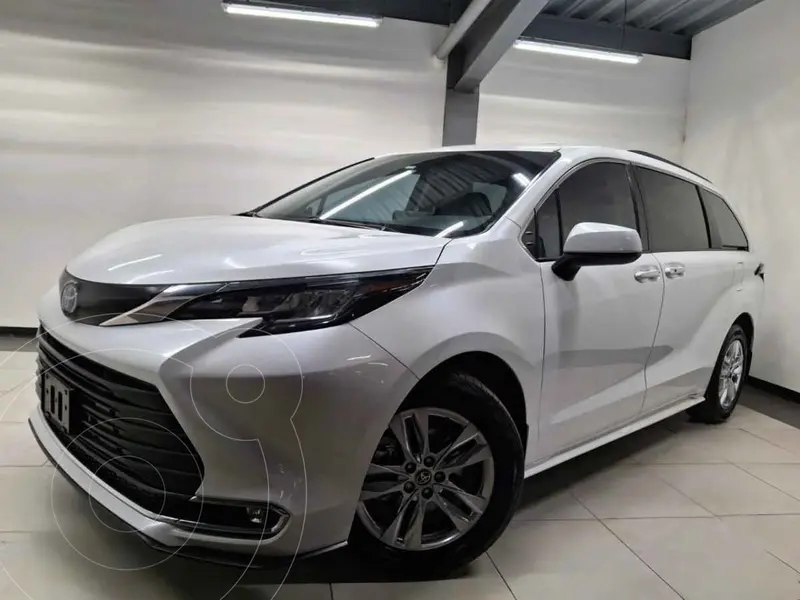 Foto Toyota Sienna HEV XLE usado (2022) color Blanco financiado en mensualidades(enganche $161,700 mensualidades desde $15,952)