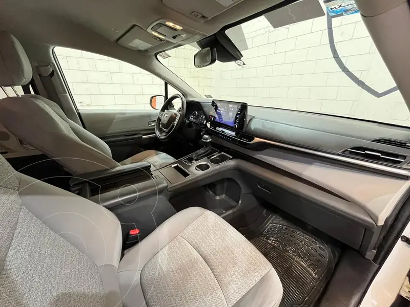 toyota sienna-hev