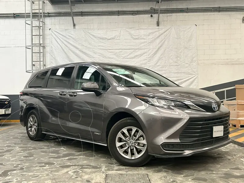 Foto Toyota Sienna HEV LE usado (2021) color Cafe precio $599,000