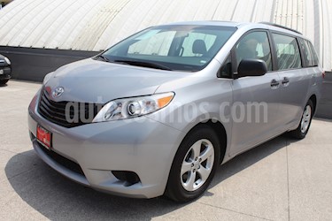 foto Toyota Sienna CE 3.3L usado (2017) color Plata precio $365,000