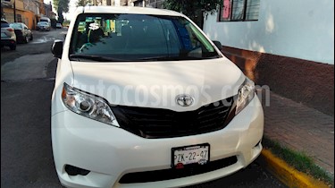 Toyota Sienna CE 3.3L usado (2015) color Blanco precio $279,000