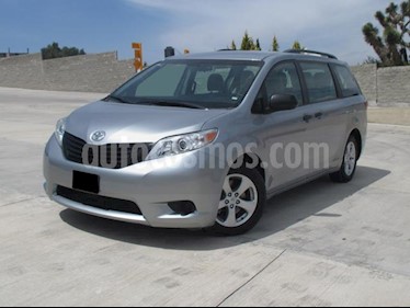 Foto venta Auto usado Toyota Sienna CE 3.3L (2017) color Plata precio $395,000
