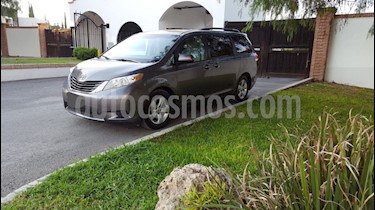 foto Toyota Sienna LE 3.3L usado (2014) color Gris precio $300,000
