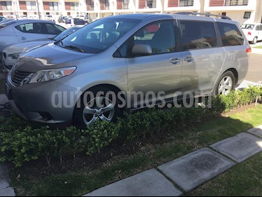 foto Toyota Sienna LE 3.3L usado (2011) color Gris precio $215,000