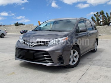 Foto venta Auto usado Toyota Sienna LE 3.3L (2019) color Gris precio $517,000