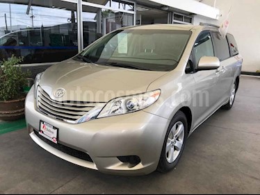 foto Toyota Sienna LE 3.5L usado (2017) color Dorado precio $349,000