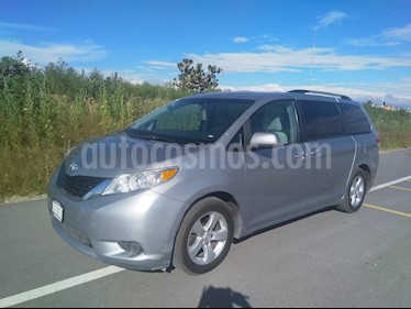 foto Toyota Sienna LE 3.5L usado (2014) color Gris Plata precio $258,000