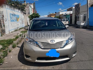 foto Toyota Sienna LE 3.5L usado (2017) color Arena Metal precio $460,000