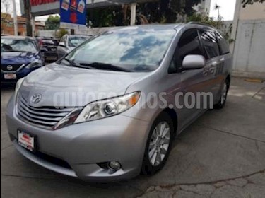 Toyota Sienna Limited 3.3L usado (2011) color Plata precio $259,000