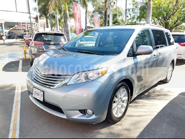 Foto venta Auto usado Toyota Sienna Limited 3.5L (2011) color Plata precio $263,000