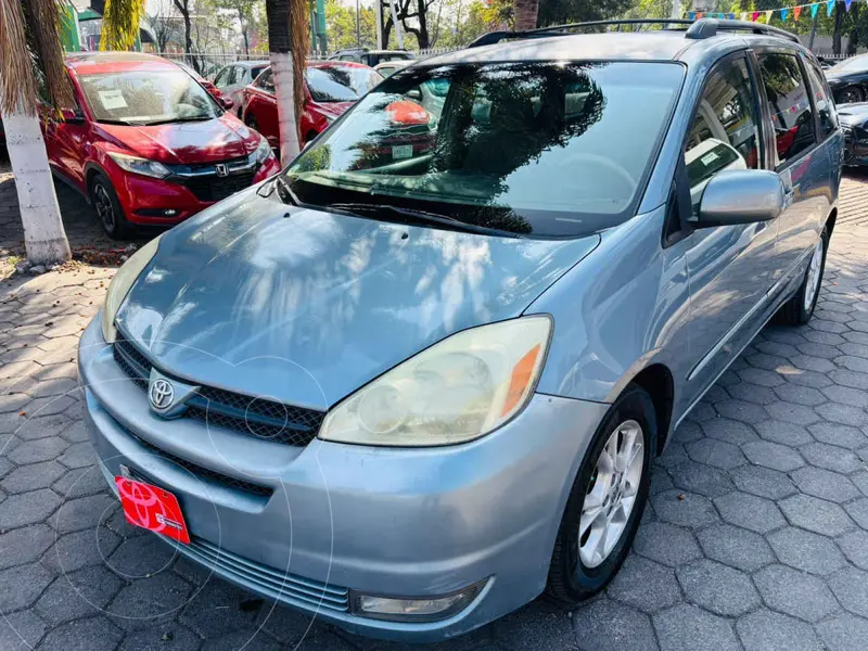 Foto Toyota Sienna XLE 3.3L usado (2004) color Azul precio $139,000