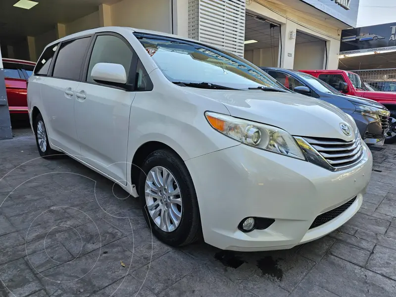 Foto Toyota Sienna XLE 3.5L usado (2017) color Blanco precio $359,900