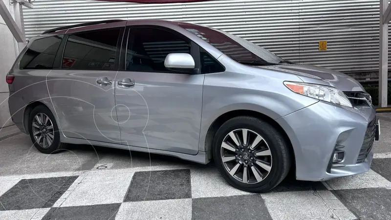 Foto Toyota Sienna XLE 3.5L Piel usado (2018) color plateado precio $400,000