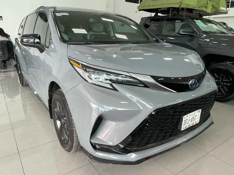 Foto Toyota Sienna XLE Piel usado (2024) color Gris financiado en mensualidades(enganche $255,312 mensualidades desde $21,558)