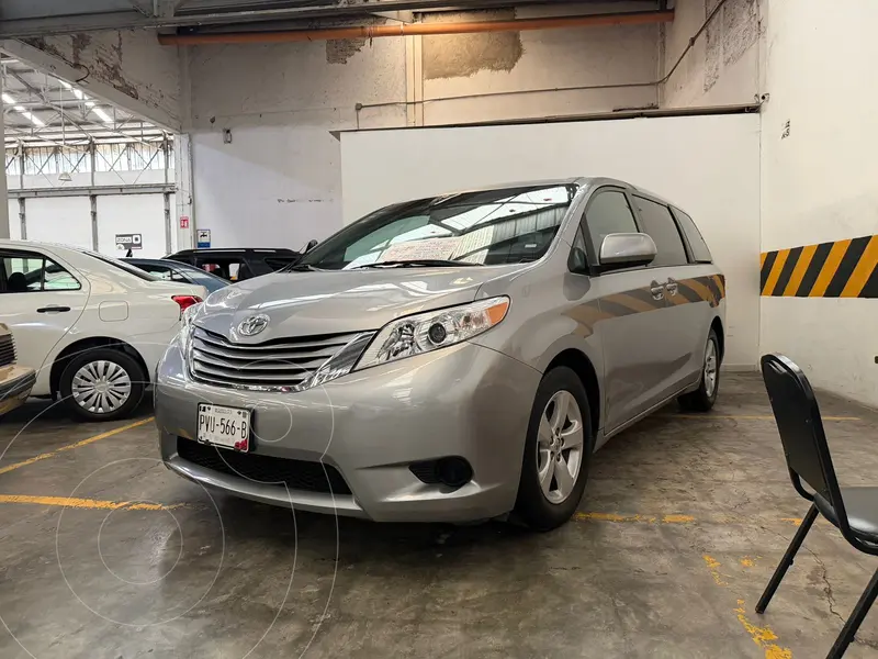 Foto Toyota Sienna XLE 3.5L Piel usado (2015) color Plata financiado en mensualidades(enganche $69,800 mensualidades desde $6,300)