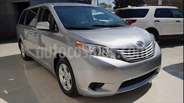 foto Toyota Sienna LE usado (2017) color Plata precio $379,000