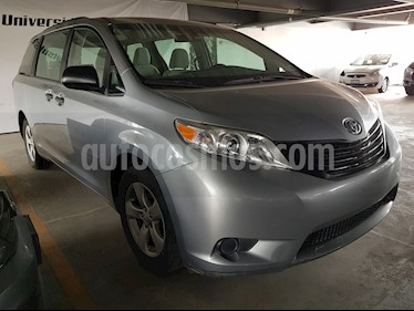 foto Toyota Sienna CE 3.3L usado (2017) color Azul Metalizado precio $355,000