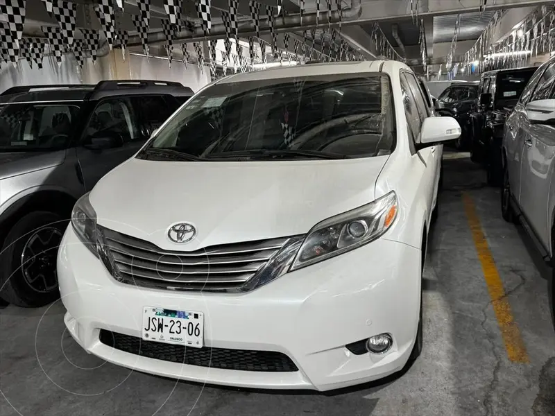Foto Toyota Sienna Limited 3.5L usado (2015) color Blanco precio $359,000