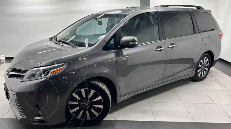 Foto Toyota Sienna Limited 3.5L usado (2019) color Caf precio $505,000