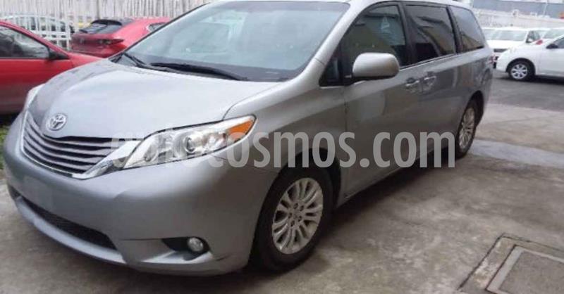 foto Toyota Sienna XLE 3.5L usado (2017) color Plata precio $319,900